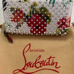 NWOT+DUSTY Calfskin Louboutin Panettone Floral Studded Wallet - White and Red